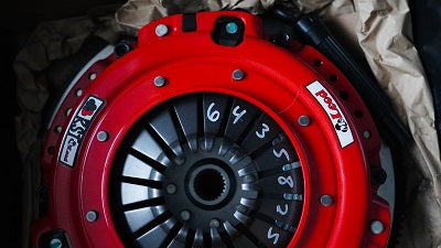 Red_cover_clutch-image